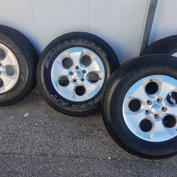 (4) 18" Jeep Rims And Tires 255 70 18 Mint Condition Jeep Wrangler 2013/18