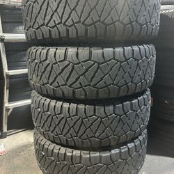 SET OF 4 USED TIRES NITTO RIDGE GRAPPLER…285/70/17