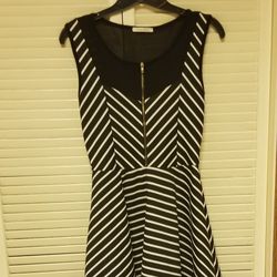 Amber Blue Black And White Dress With Front Zipper And Mesh Back Size Medium 