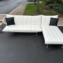 Sectional sofa White / faux leather / Like New condition / delivery negotiable