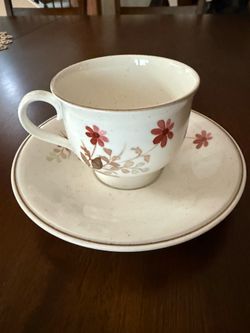 Tea/coffee cup and saucer sets - 8 sets