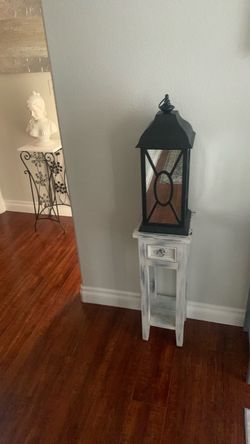 White side table with lantern