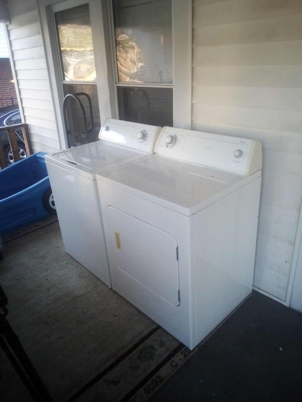 Whirlpool Commercial quality Extra large Capacity washer and dryer set! Both work great! ( 2 week money back guarantee!)