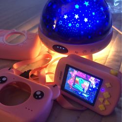 Kids Fun Time Digital Camera/plus Star Projector Lamp Adjustable Dim Light On The Bottom/ Extra Camera Case