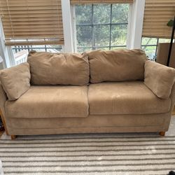 FREE Pullout Sofa (Loveseat)