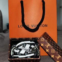 LV sneaker Keychain 