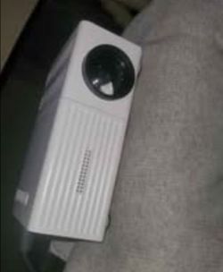 100" Portable Projector