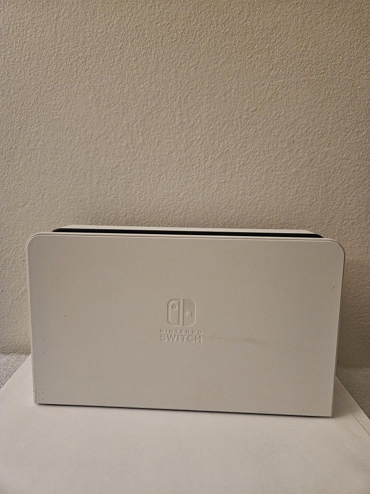 NINTENDO SWITCH OLED MODEL WHITE DOC SET WITH HDMI CORD & CHARGING CABLE PRE-OWNED
