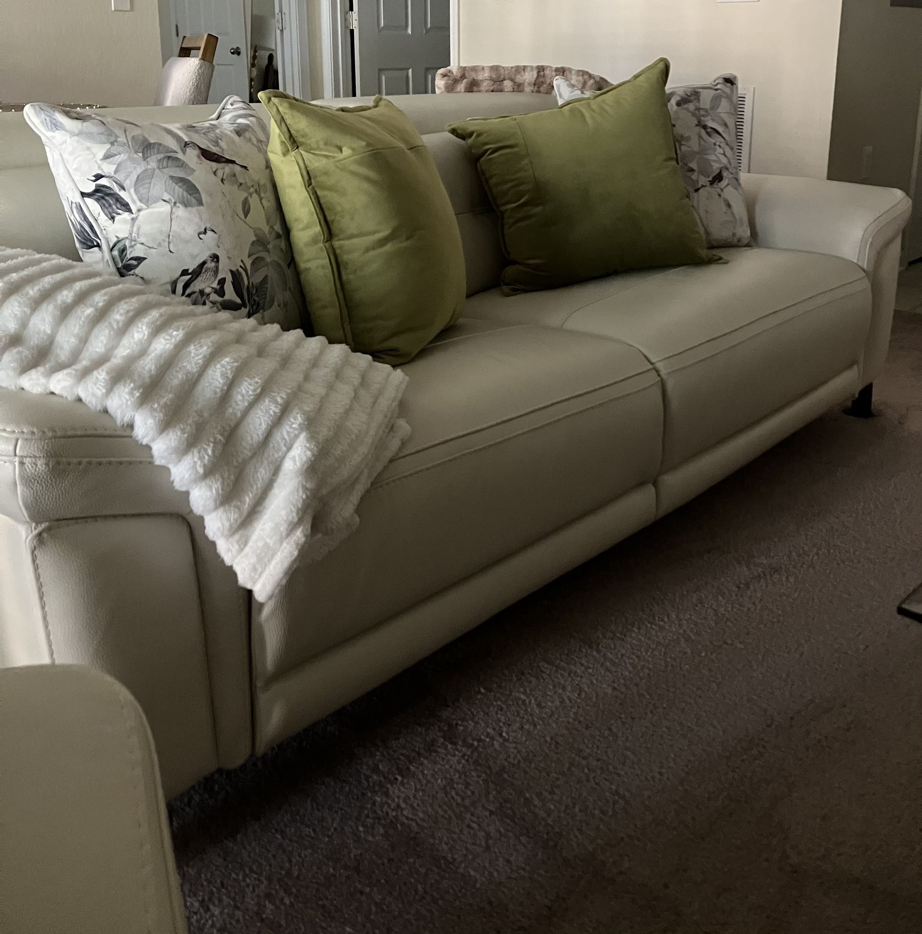 Sofa Reclines