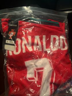 Ronaldo jersey small