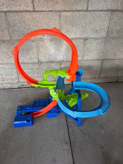 Hot wheels loop track