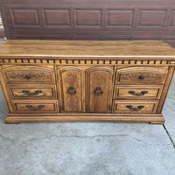 Vintage Solid Wood 9-Drawer Dresser
