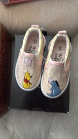 Girls tennis shoes