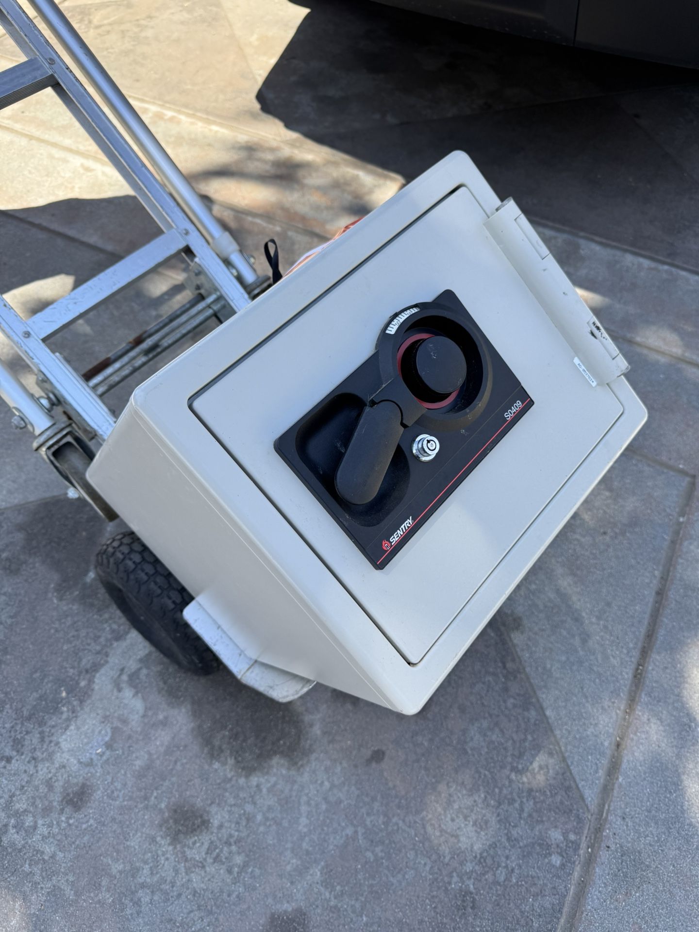 Fireproof Sentry safe