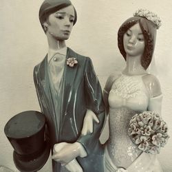 Lladró Porcelain Figurine #1404 – “The Bride and Groom” (1982)