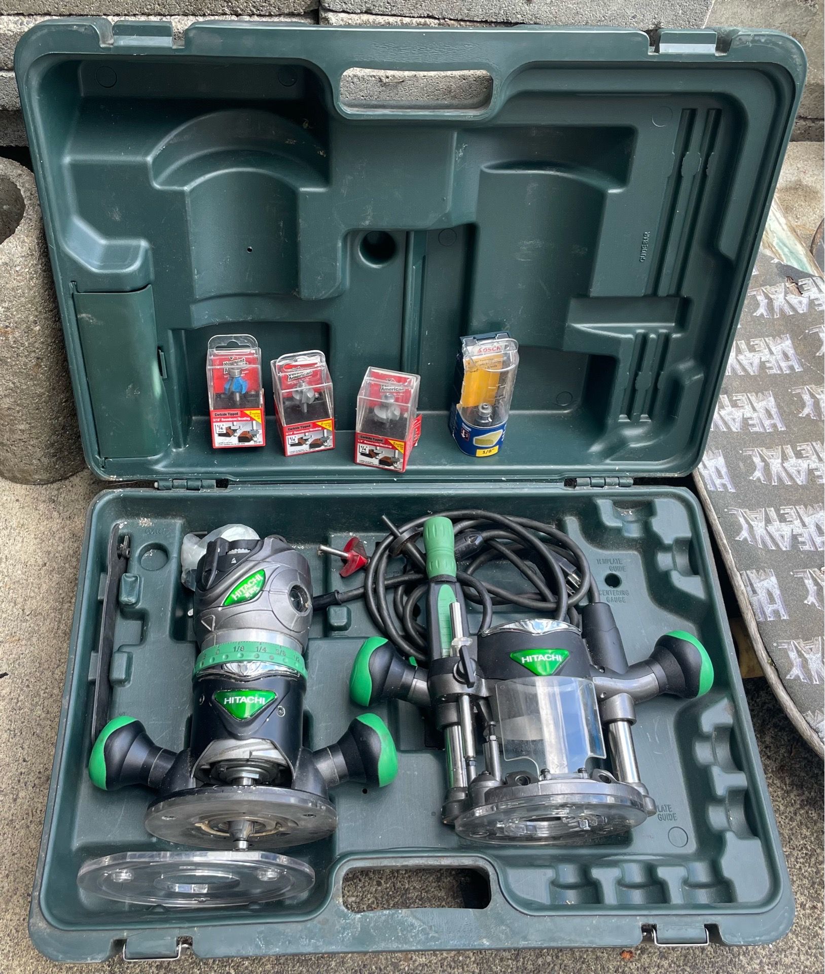 Hitachi variable router with various bits