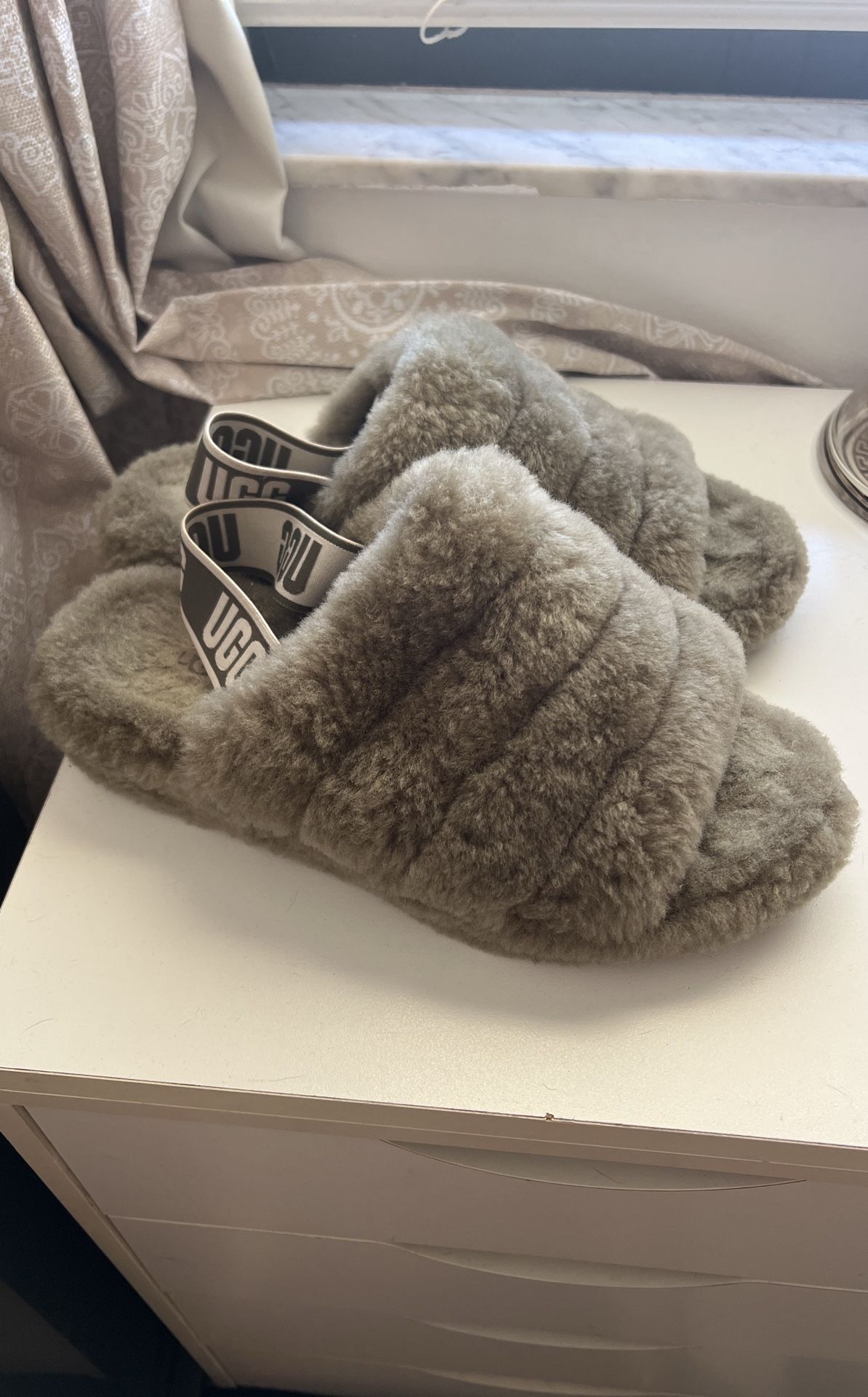 Green Ugg Slippers Women’s Sz 9 Brand new
