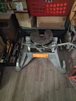 B and w companion fifth wheel hitch