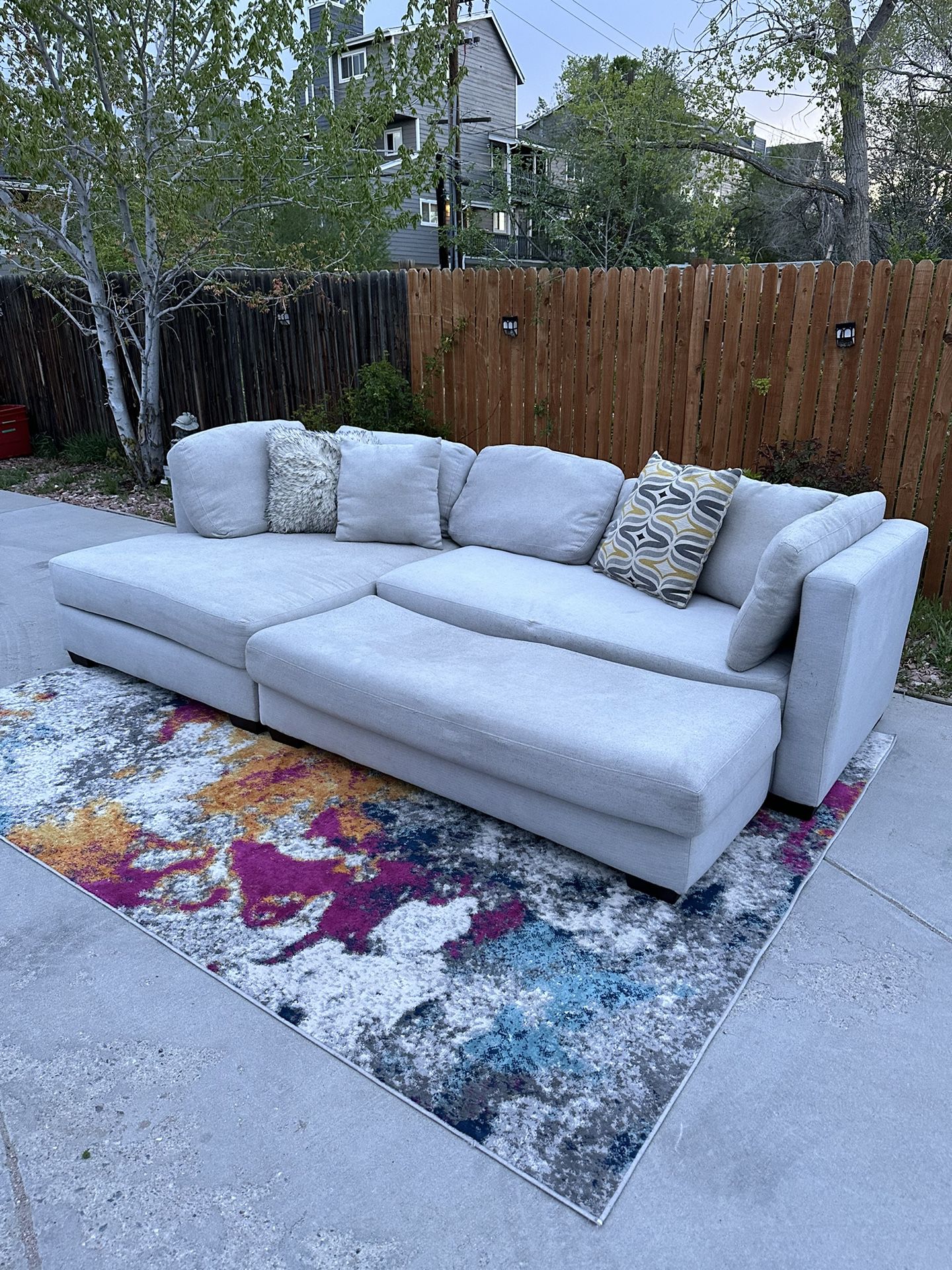 🚚 FREE DELIVERY ! Beautiful White Sectional Couch