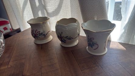 Lenox Winter greetings vases
