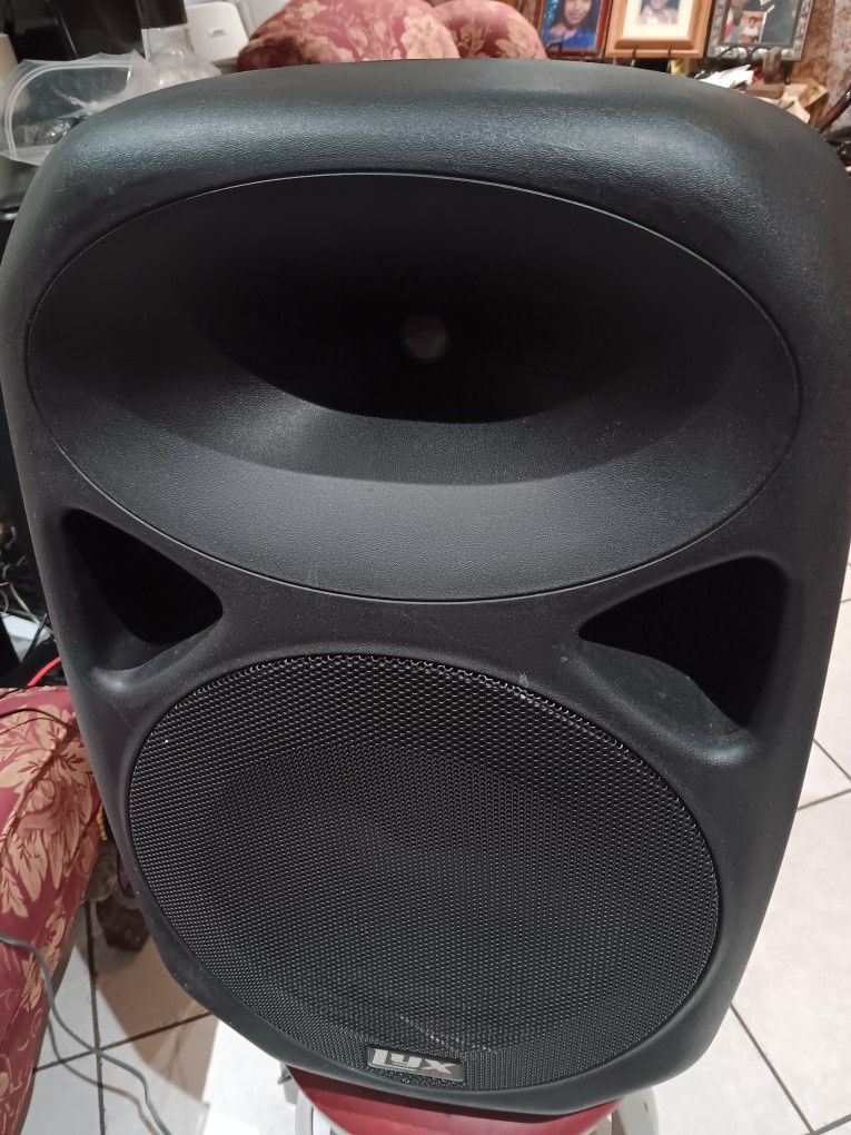 LUX PRO. MODEL SPA-15  SPEAKER WITH BLUETOOTH.  MP3. MUY BUENA CONDICION
