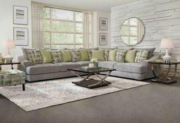 Sectional Large Sofa from RoomsToGo like new