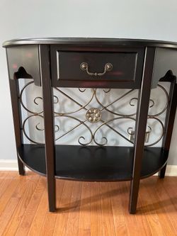 Entry way table