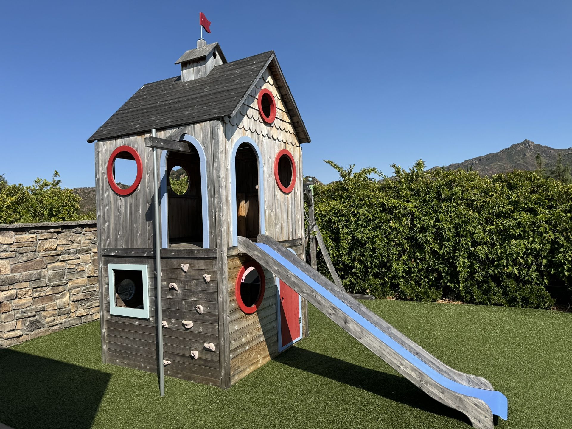 CedarWorks Classic 2 Story Playhouse