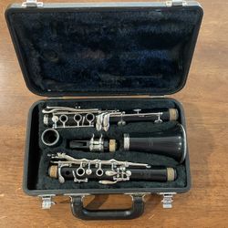 Yamaha Clarinet (needs all new pads)