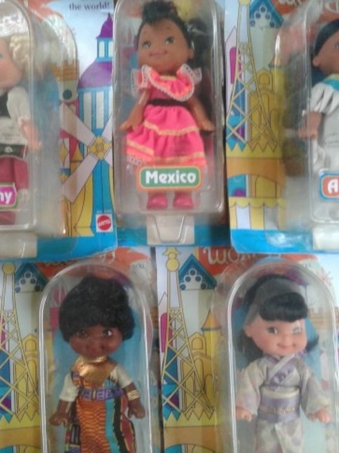 Disney : It's A Small World Doll Mattel 1993 America Girl Doll Around the World