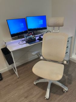 Ergonomic Office Chair with Headrest – Excellent Condition