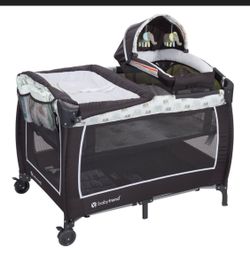 Baby Trend Lil Snooze Deluxe II Nursery Center - Sockorama: Bassinet, Locking Wheels, Changing Table, Mobile