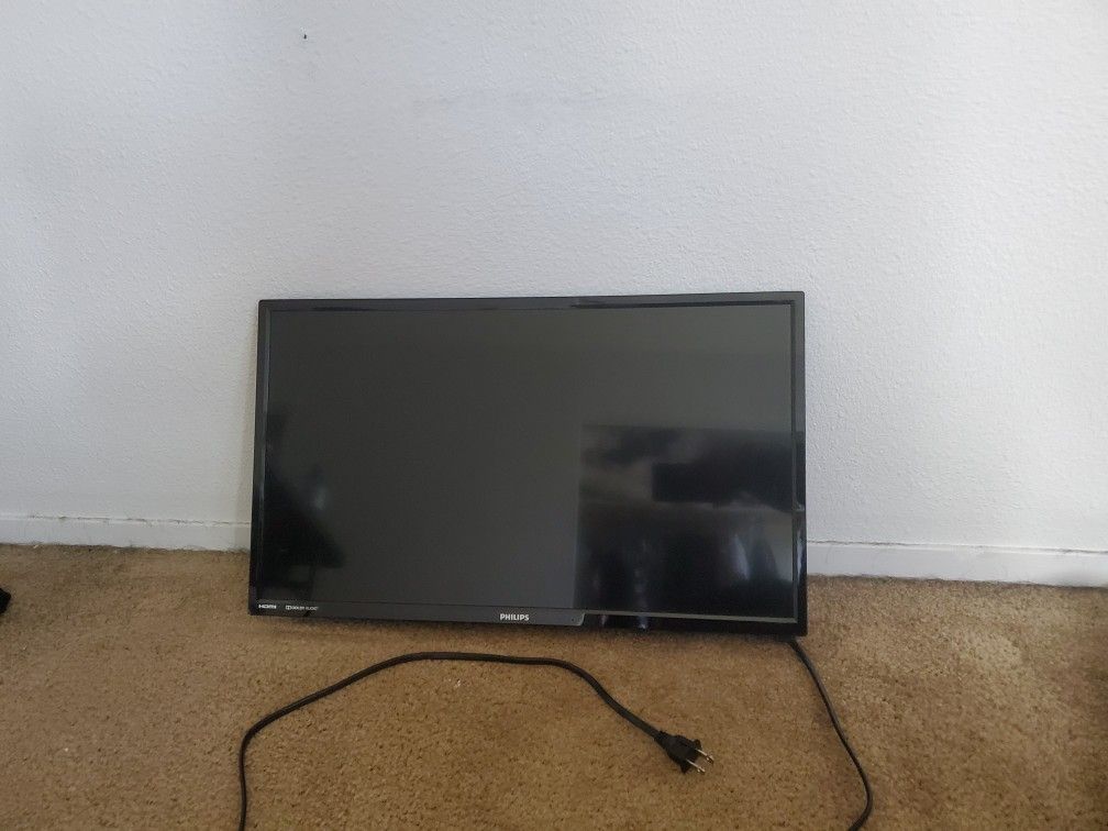 30" Philips TV with remote