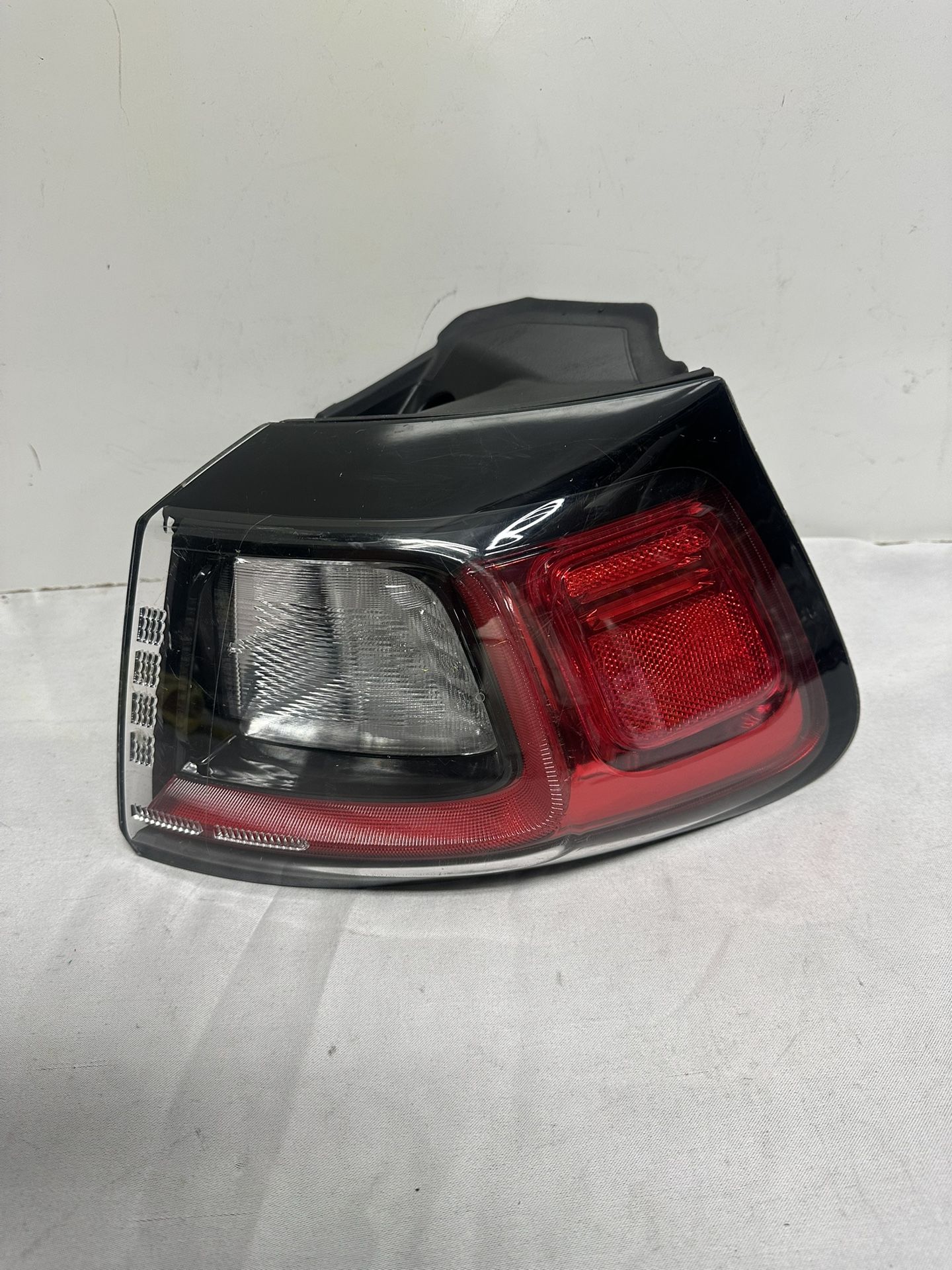 2020 19-22 Jeep Cherokee Passenger Side Right LED Outer Tail Lamp OEM RH