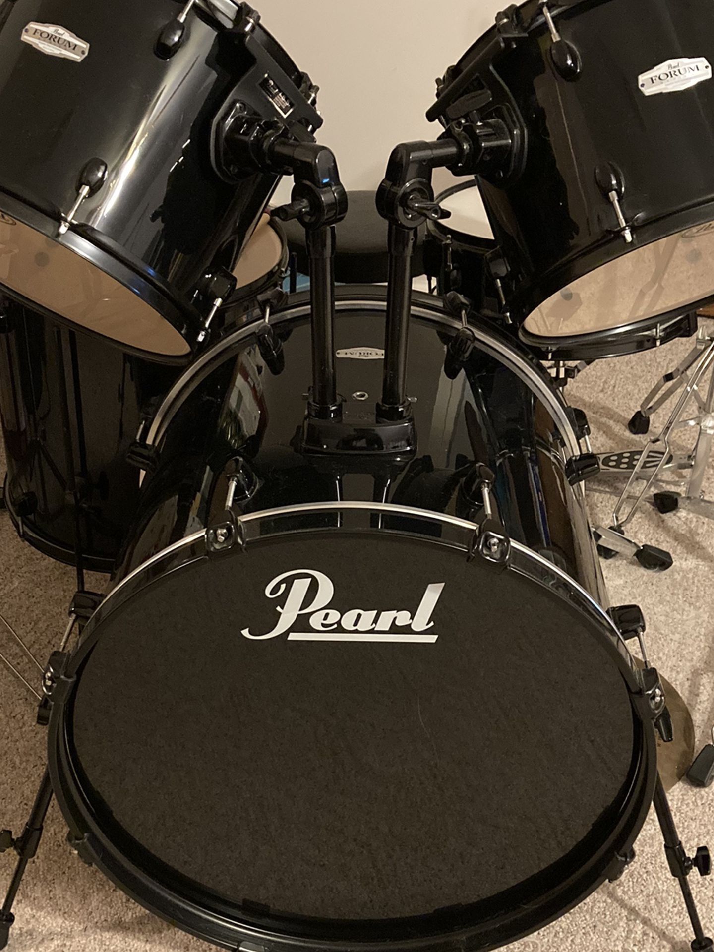 Pearl Forum Drum Set With Cymbals