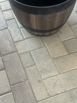 Reedley Medium Kentucky Walnut Brown Resin Wine Barrel Lightweight Round Planter 