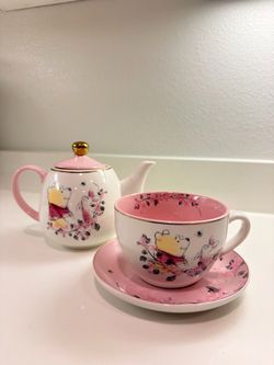 Wnnie the Pooh teacup and teapot set