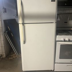 Large Frost Free Refrigerator White Frigidaire 