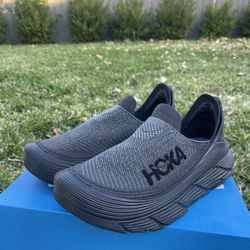Hoka U Restore TC Sneaker in Black