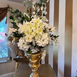 Beautiful gorgeous flowers silk with beautiful vase