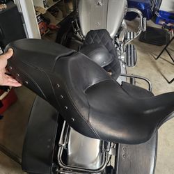 Harley Touring Seat 2014-2022 and bags