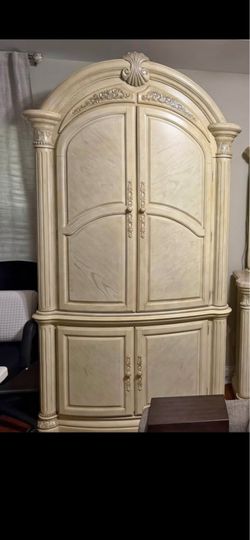 Beautiful wood dresser