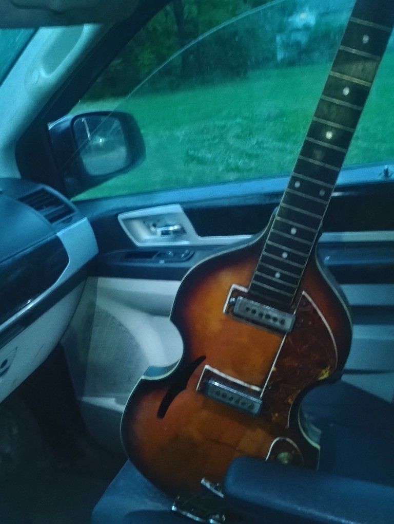 1960s. Gayatone. SG-52T. VIOLIN GUITAR