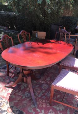 Duncan Phyfe solid mahogany dining table and 6 chairs