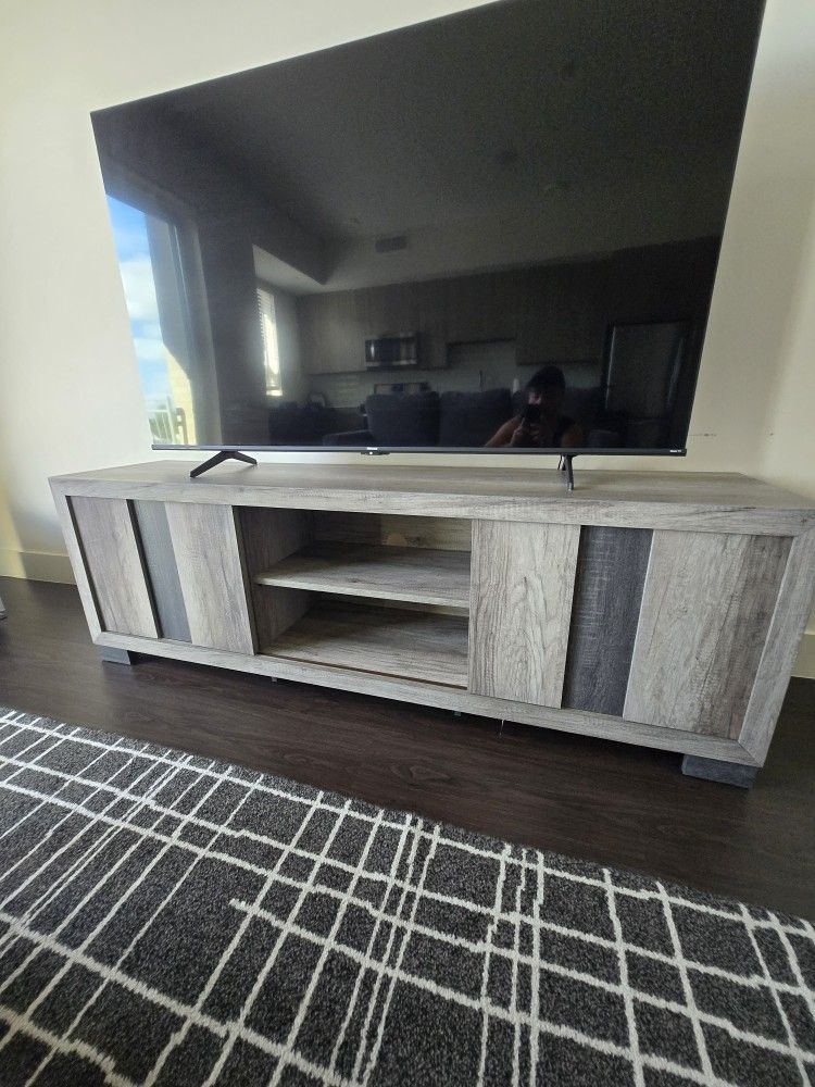 🖥️ Modern TV Stand – Like New! Stylish & Sturdy – $300