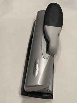Swingline Manual Hole Punch - 3 Punch Head[s] - 20 Sheet Capacity