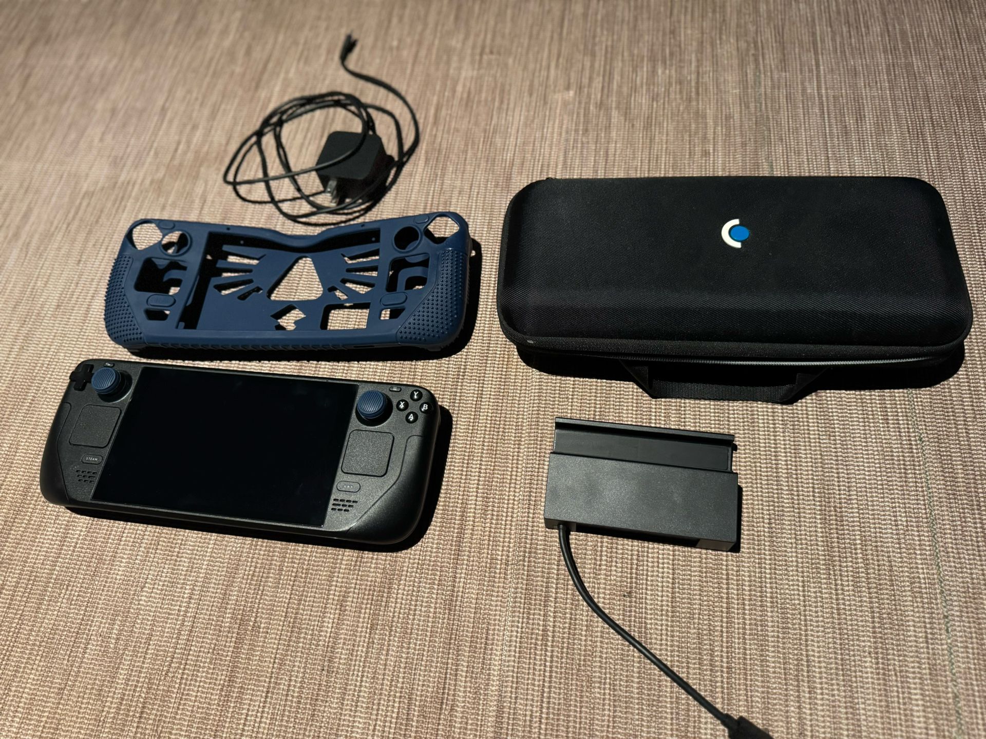 Steamdeck 1Tb, Dock for TV plugin , carrying case and Rubber cover.