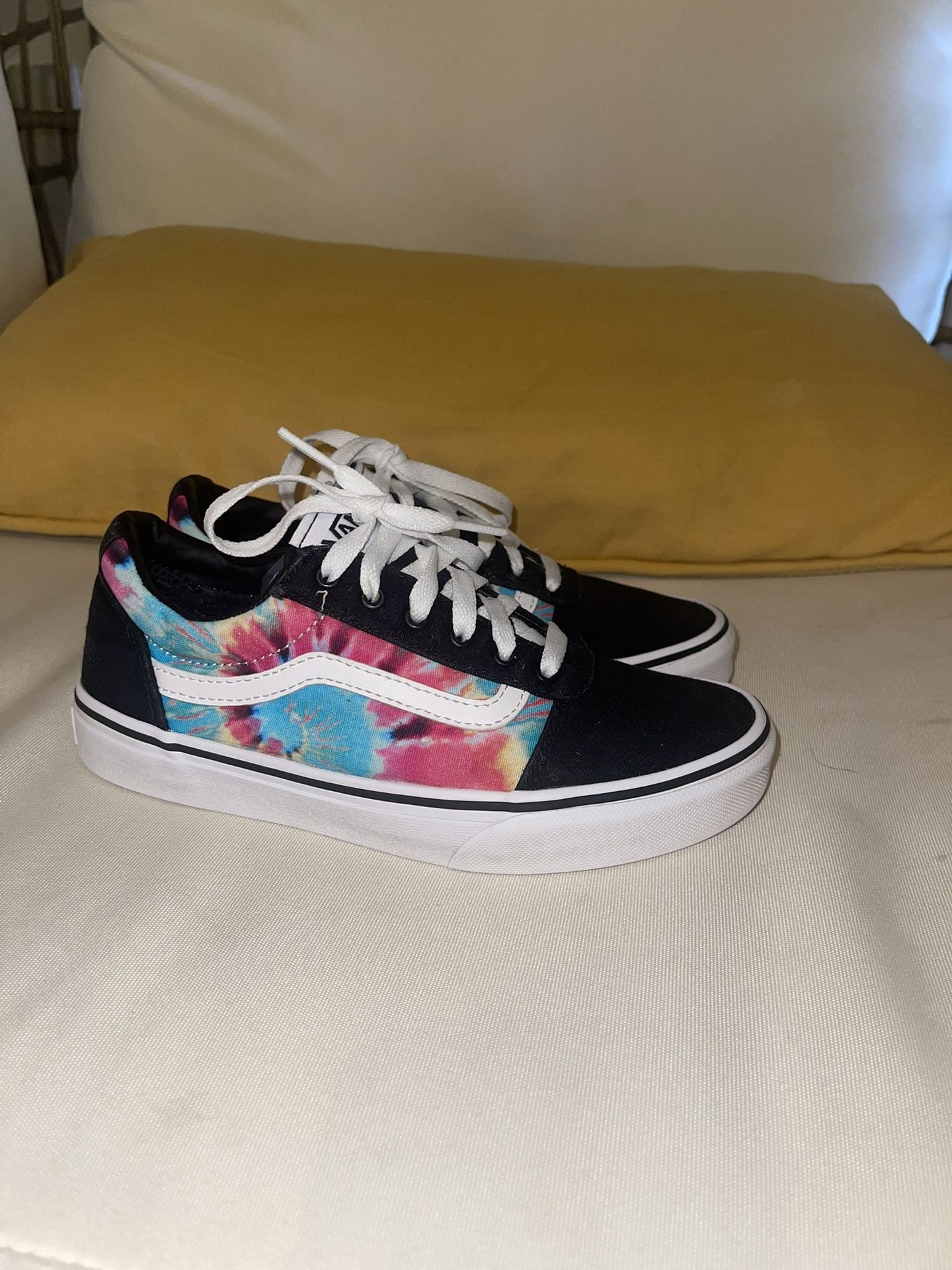 Youth Vans Size 4