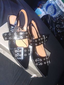 Black shoes size 8 and 1/2