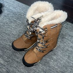 SNOW BOOTS WOMENS SIZE 12 